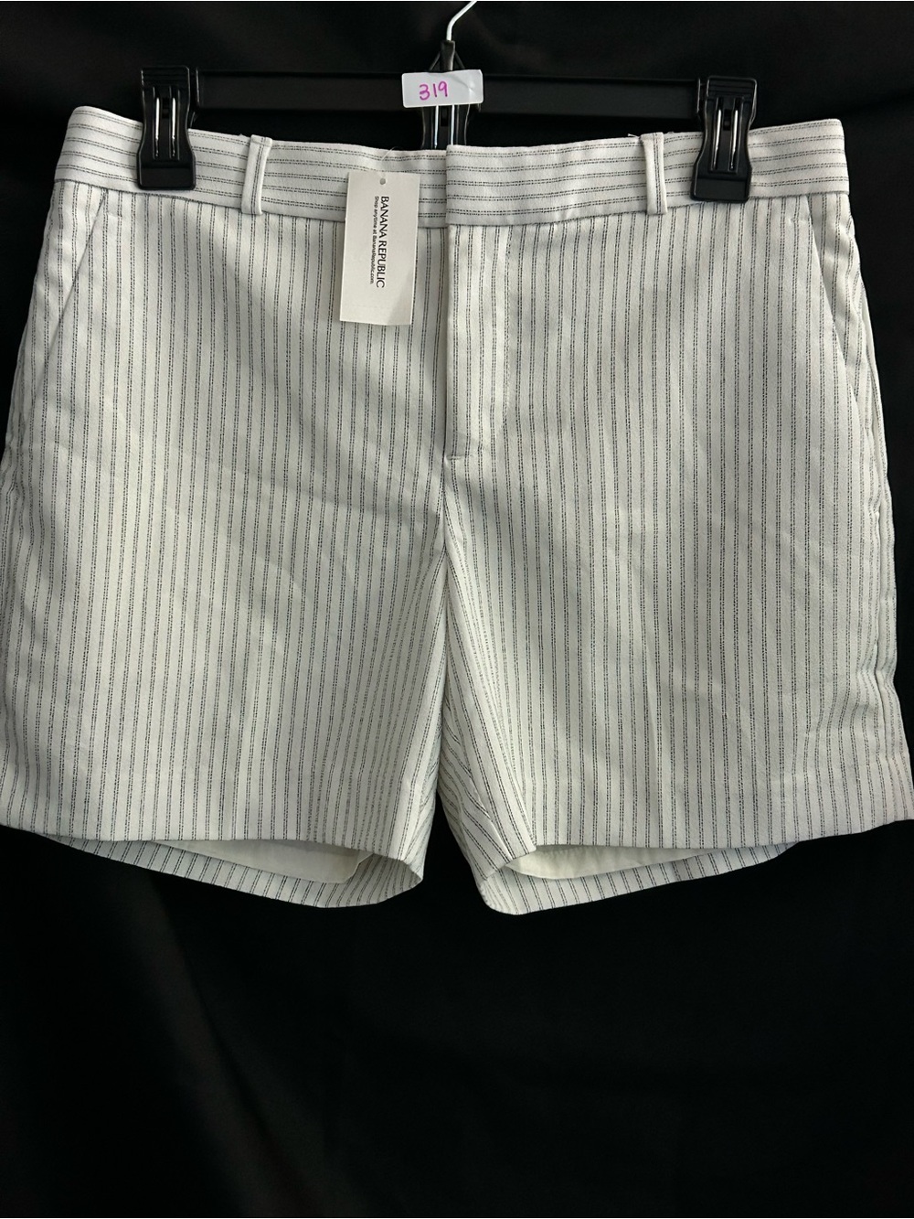 Banana Republic Women’s White Pinstripe Shorts SZ 2 NWT